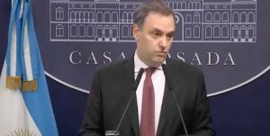 Gobierno de Milei da de baja 61 obras sociales y prepagas por irregularidad