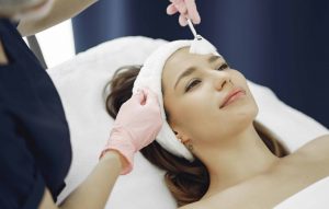 Mujer en una cirugía estética con Swiss Medical