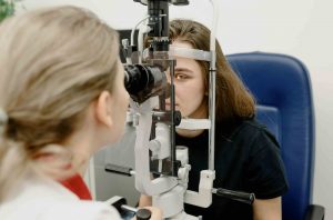 Paciente en consulta de oftalmología por prepagas